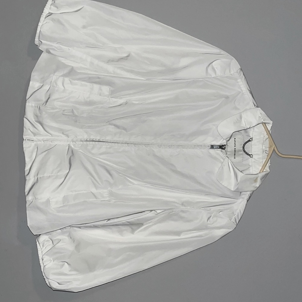 White Banana Republic jacket, size Medium. Minimal wear.